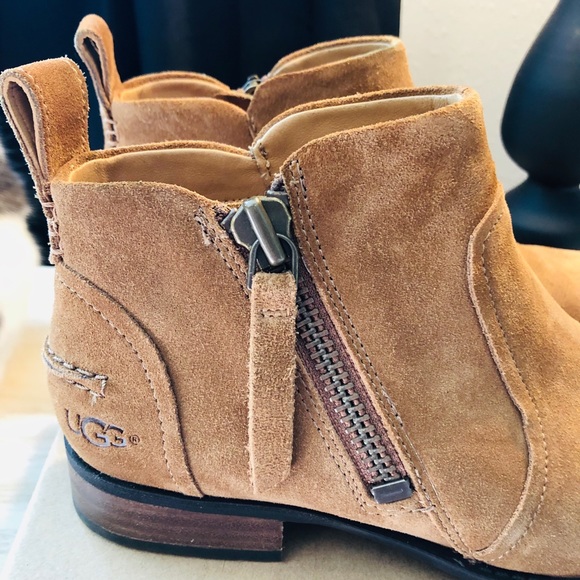 Ugg Bootie Size 6.5 - Picture 7 of 8